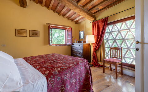 Villa Santa Barbara: Wand, Möbel, Holz, Zuhause, Interior Design, Linens, Zimmer, Bett, Schlafzimmer, Bettdecke