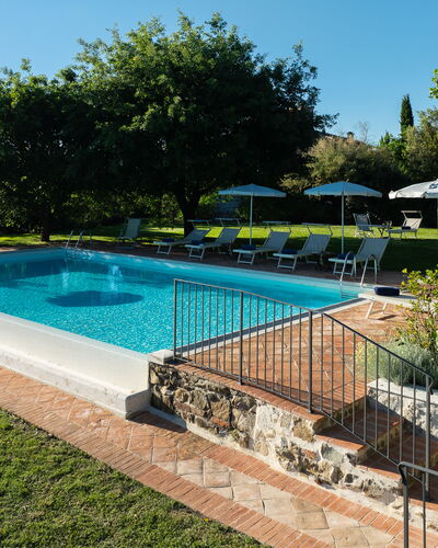 Villa Santa Barbara: Schwimmbad, Blau, Resort, Eco Hotel, Schatten, Garten, Water Feature, Hazienda, Estate, Gartenmöbel