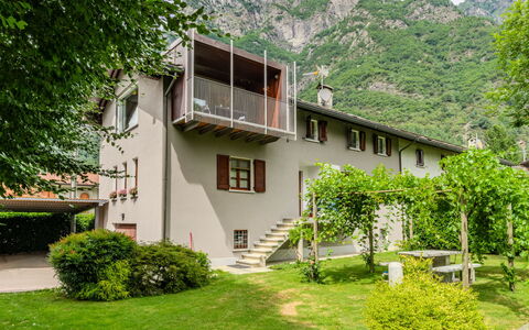 Zani: Wohngebiet, Gebirge, Hütte, Bergstation, Senke, Garten, Garten, Estate, Rasen, Alpen
