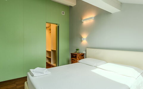 Zani: Interior Design, Fussboden, Flooring, Decke, Zimmer, Wohnung, Bett, Schlafzimmer, Bettrahmen, Bedding