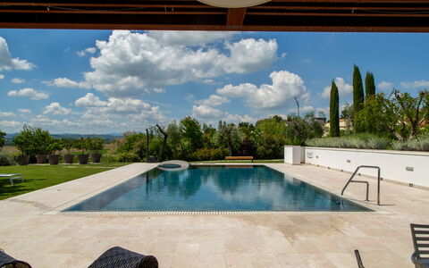 Villa Mulberry Garden - Esclusiva con Piscina Priv: Schwimmbad, Verbundwerkstoff, Fliese, Schatten, Resort, Garten, Landscaping, Water Feature, Flagstone, Gartenmöbel