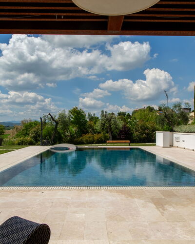 Villa Mulberry Garden - Esclusiva con Piscina Priv: Schwimmbad, Verbundwerkstoff, Fliese, Schatten, Resort, Garten, Landscaping, Water Feature, Flagstone, Gartenmöbel