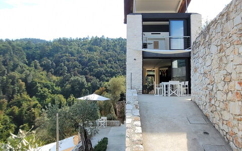 Villetta Farfallina: Balkon, Schatten, Steinwand, Bergdorf