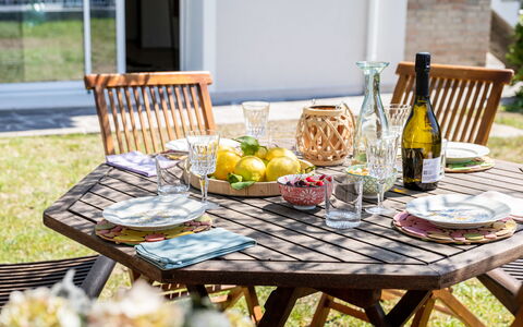 Art&Sea House: Möbel, Geschirr, Tabelle, Essen, Gartenmöbel, Stuhl, Tisch Im Freien, Servierware, Obst, Drinkware