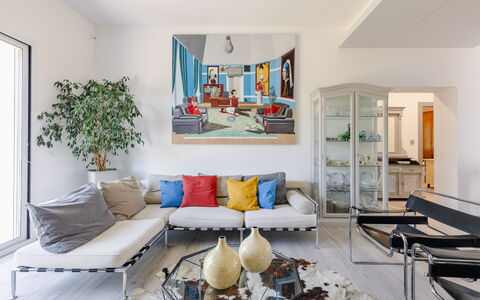 Art&Sea House: Möbel, Interior Design, Couch, Flooring, Wand, Fussboden, Wohnzimmer, Tabelle, Zimmer, Wohnung