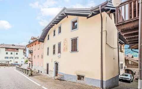 Silvia: Fenster, Wand, Gebäude, Fassade, \Stadt, Wohngebiet, Die Architektur, Haus, Nachbarschaft, Zuhause