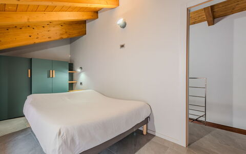 Silvia: Interior Design, Decke, Holz, Flooring, Fussboden, Schlafzimmer, Möbel, Bett, Zimmer, Beleuchtung