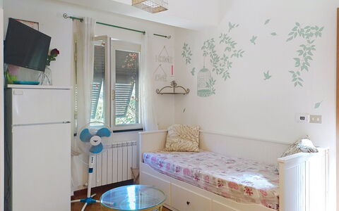 La Casa Azzurra: Möbel, Interior Design, Wand, Fussboden, Schlafzimmer, Holz, Zimmer, Flooring, Beleuchtung, Bett