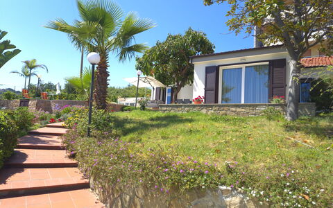 Oasis Villa Sanremo: Strauch, Resort, Garten, Eco Hotel, Landscaping, Schatten, Hazienda, Villa, Hinterhof