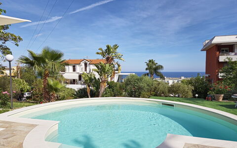 Oasis Villa Sanremo: Schwimmbad, Resort, Verbundwerkstoff, Freizeit, Eco Hotel, Gartenmöbel, Schatten, Hotel, Hazienda, Estate