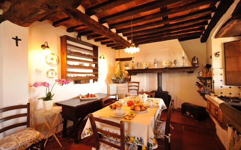 Oliveta: Möbel, Interior Design, Holz, Decke, Flooring, Tabelle, Beleuchtung, Zimmer, Küche & Esszimmer Tisch, Esszimmer