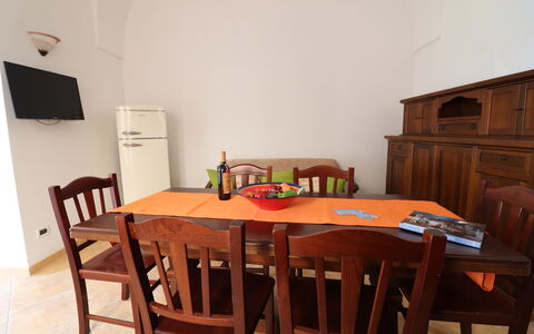 Casa Rachele a Otranto: Möbel, Holz, Flooring, Fussboden, Interior Design, Tabelle, Küche & Esszimmer Tisch, Esszimmer, Zimmer, Hartholz