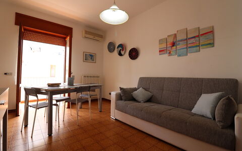 Margherita: Möbel, Interior Design, Flooring, Fussboden, Holz, Zimmer, Beleuchtung, Couch, Tabelle, Wohnzimmer