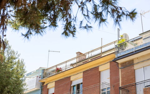 Attico del Corso: Verbundwerkstoff, Urban Design, Metall, Eisen, Balkon, Wohnung, Geländer, Zaun, Daylighting