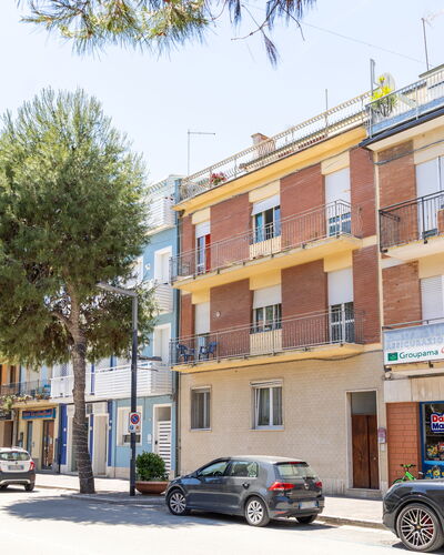 Attico del Corso: Gebäude, Fenster, Strassenbelag, \Stadt, Stadtgebiet, Strasse, Strasse, Wohngebiet, Nachbarschaft, Wohnung