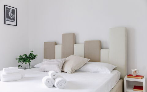 Suite Pineta: Möbel, Interior Design, Bett, Schlafzimmer, Wand, Holz, Bedding, Bettdecke, Linens, Textil