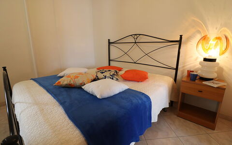 Marta: Bett, Bedding, Möbel, Schlafzimmer, Bettdecke, Linens, Interior Design, Fussboden, Textil, Zimmer