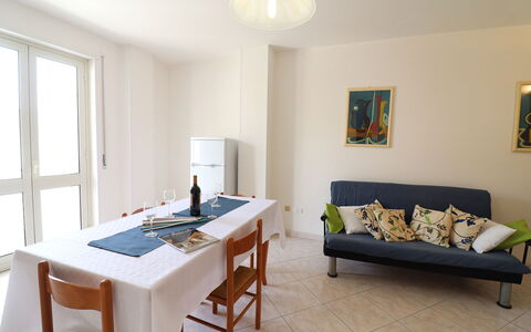 Marta: Möbel, Flooring, Fussboden, Interior Design, Holz, Tabelle, Stuhl, Küche & Esszimmer Tisch, Esszimmer, Zimmer