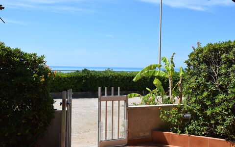 Il Favollo: Blumentopf, Schatten, Meer, Ozean, Garten, Landscaping, Zimmerpflanze, Zaun, Eco Hotel