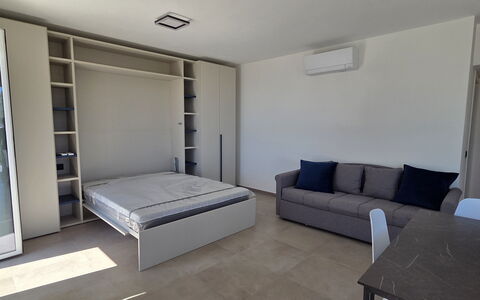 Villa Pineta della Rovere: Möbel, Flooring, Fussboden, Interior Design, Holz, Zimmer, Wohnung, Beleuchtung, Schlafzimmer, Bett