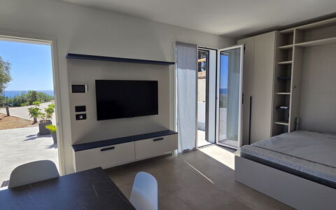 Villa Pineta della Rovere: Möbel, Wohnung, Interior Design, Fussboden, Zimmer, Meer, Wohnzimmer, Stuhl, Regale