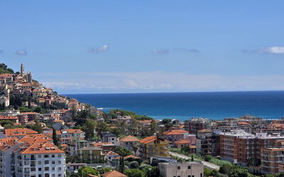 Villa Pineta della Rovere: Daytime, Stadt, Horizont, Wohngebiet, Meer, Küste, Küsten Und Ozeanische Forms, Menschliche Siedlung, Ozean, Touristenattraktion