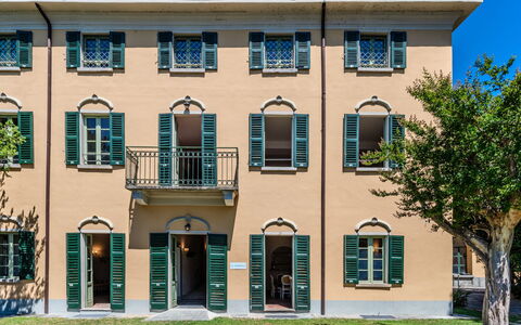 Cà Pendula: Fassade, Wohngebiet, Zuhause, Tür, Estate, Balkon, Villa, Villa, Hazienda