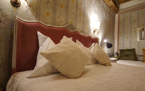 I Tre Camini: Interior Design, Schlafzimmer, Bettdecke, Linens, Beleuchtung, Bedding, Möbel, Bett, Zimmer, Light Fixture
