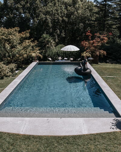 Flor Grand Lake Villa: Schwimmbad, Freizeit, Erholung, Water Feature, Garten, Urlaub, Resort, Reflecting Pool, Hinterhof