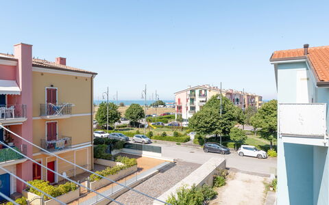 Seaside Apartment: Wohngebiet, Wohnung, Nachbarschaft, Urban Design, Menschliche Siedlung, Zuhause, Eigentumswohnung, Balkon, Mischnutzung, Vorort