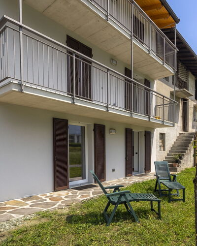 Isola Verde Garden Home: Balkon, Wohnung, Veranda, Schatten, Hartholz, Villa, Geländer, Hof