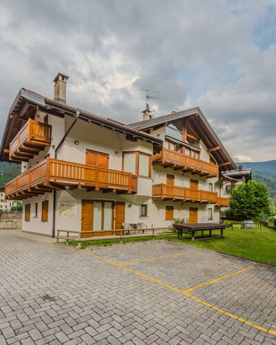 Giglio: Fenster, Nachbarschaft, \Stadt, Wohngebiet, Zuhause, Menschliche Siedlung, Wohnung, Tür, Balkon