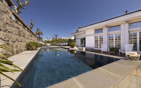 Villa Clara: Schwimmbad, Verbundwerkstoff, Water Feature, Estate, Fliese, Resort, Villa, Hof, Villa, Design