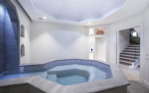 Villa Clara: Flooring, Interior Design, Fussboden, Decke, Verbundwerkstoff, Schwimmbad, Badewanne, Jacuzzi