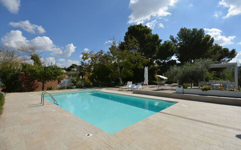 La Dimora di Artemide: Schwimmbad, Schatten, Resort, Verbundwerkstoff, Gartenmöbel, Water Feature, Landscaping, Flagstone, Garten, Beton