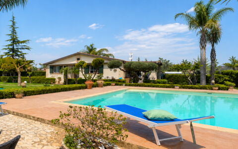Villa Simona: Schwimmbad, Resort, Eco Hotel, Estate, Freizeit, Hazienda, Garten, Landscaping, Villa, Schatten