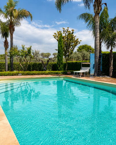 Villa Simona: Schwimmbad, Blau, Wasser, Resort, Verbundwerkstoff, Eco Hotel, Freizeit, Schatten, Water Feature