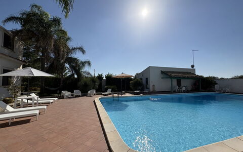 Il Cigno Reale Green: Schwimmbad, Resort, Schatten, Hotel, Hazienda, Eco Hotel, Ferienort, Regenschirm, Villa