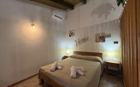 Il Cigno Reale Green: Holz, Fussboden, Bett, Schlafzimmer, Bettrahmen, Bedding, Bettdecke, Holzbeize, Hartholz, Hotel