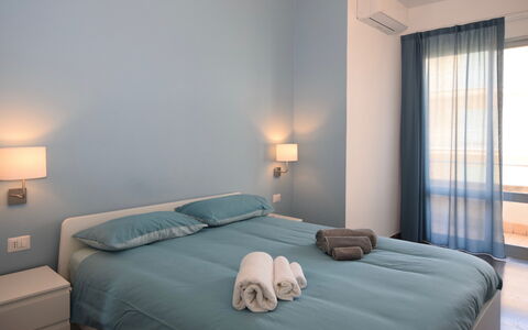 La Casa di Luigi: Möbel, Interior Design, Schlafzimmer, Bett, Fussboden, Textil, Bettdecke, Bedding, Zimmer, Flooring