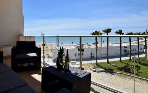 La Casa di Luigi: Meer, Ozean, Küste, Strand, Schatten, Balkon, Ufer, Gartenmöbel, Stuhl, Strandresort