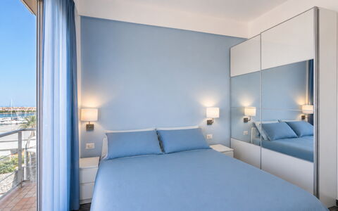 La Casa di Luigi: Interior Design, Möbel, Wohnung, Stuhl, Resort, Hotel, Balkon, Zimmerpflanze, Aluminium, Penthouse