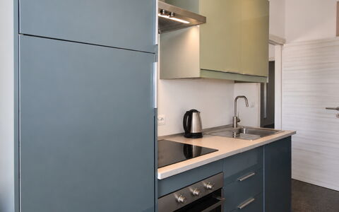 La Casa di Luigi: Küche, Küchengerät, Countertop, Cabinetry, Major Appliance, Interior Design, Flooring, Spüle, Möbel, Armatur