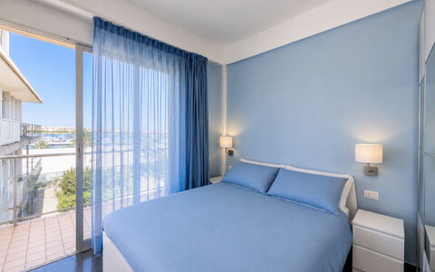 La Casa di Luigi: Blau, Interior Design, Fussboden, Wohnung, Decke, Resort, Balkon, Schlafzimmer, Hotel, Bett