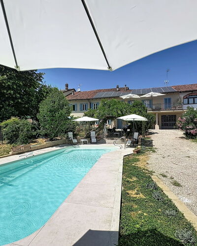 La Casetta di Palmira: Schwimmbad, Wohngebiet, Gartenmöbel, Resort, Regenschirm, Freizeit, Estate, Hazienda, Schatten, Villa