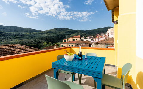 Ca Dell'Andre: Gelb, Interior Design, Zuhause, Wohnung, Orange, Decke, Holzbeize, Balkon, Stuhl, Hotel