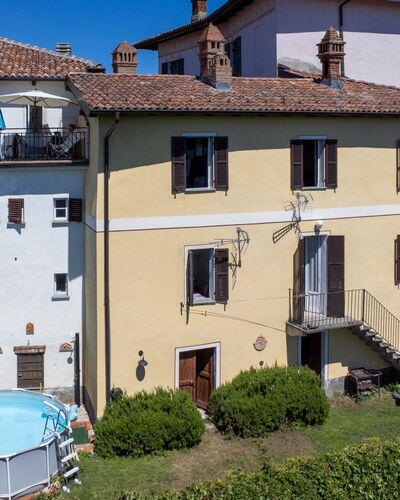 Queen Bee: Wohngebiet, Zuhause, Tür, Balkon, Schiebefenster, Villa, Zimmerpflanze, Gips