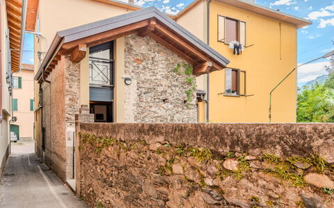 Tiny Loft: Wand, Die Architektur, Haus, Zuhause, Tür, Verbundwerkstoff, Hütte, Balkon, Gips
