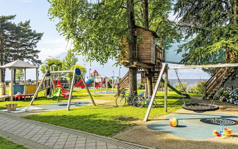 Tiny Loft: Schwimmbad, Wohngebiet, Thermae, Resort, Verbundwerkstoff, Freizeit, Estate, Kunstrasen, Hazienda, Villa