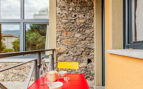 Tiny Loft: Möbel, Stuhl, Balkon, Holzbeize, Zimmerpflanze, Gartenmöbel, Küche & Esszimmer Tisch, Eco Hotel